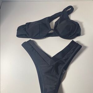 Black Women's bikini  junior women’s size small  new  over the shoulder push up
